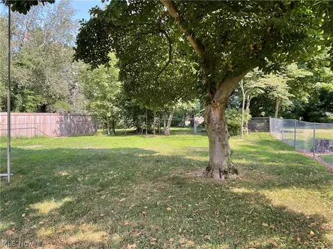 Exterior - 8359 Nowlen St, Mentor, OH 44060 photo 3 of 4