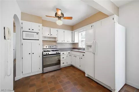 Kitchen - 4642 Euclid Blvd, Boardman, OH 44512 photo 1 of 1