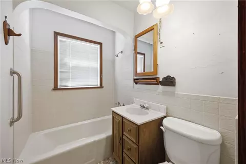 Bath - 4642 Euclid Blvd, Boardman, OH 44512 photo 1 of 2