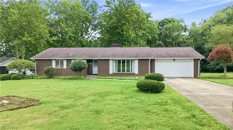 7166 Wildwood Dr, Brookfield, OH 44403