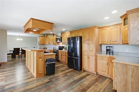 Kitchen - 40308 Whitney Rd, Lagrange, OH 44050 photo 3 of 4