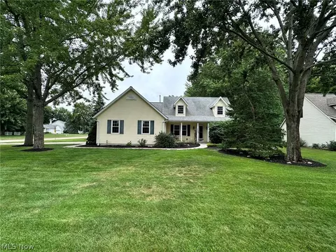 2462 Candlewood Dr, Avon, OH 44011