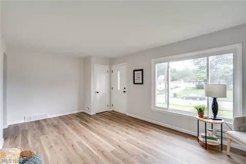 Living - 705 E Catawba Ave, Akron, OH 44306 photo 1 of 4