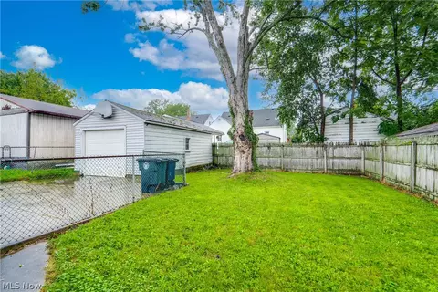 Exterior - 705 E Catawba Ave, Akron, OH 44306 photo 3 of 4
