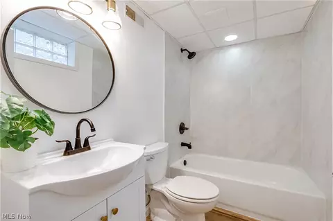 Bath - 705 E Catawba Ave, Akron, OH 44306 photo 2 of 2