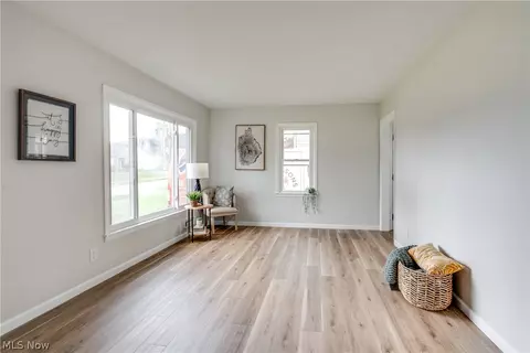 Living - 705 E Catawba Ave, Akron, OH 44306 photo 3 of 4