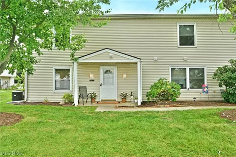 3112 Ivy Hill Cir #C, Cortland, OH 44410