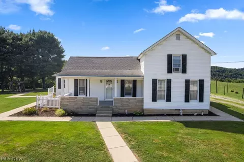 466 Palestine Rd, Elizabeth, WV 26143