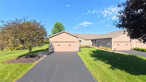 1108 Shadow Ridge Dr, Niles, OH 44446