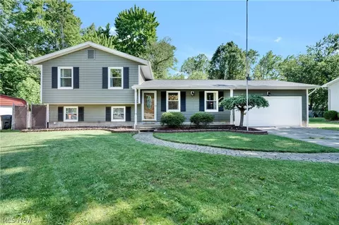 1796 Maple Trace Ct, Youngstown, OH 44515