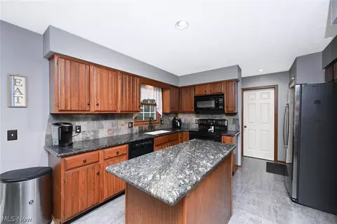 Kitchen - 5339 Ashby St NW, Canton, OH 44708 photo 4 of 7