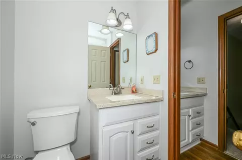 Bath - 5339 Ashby St NW, Canton, OH 44708 photo 5 of 6