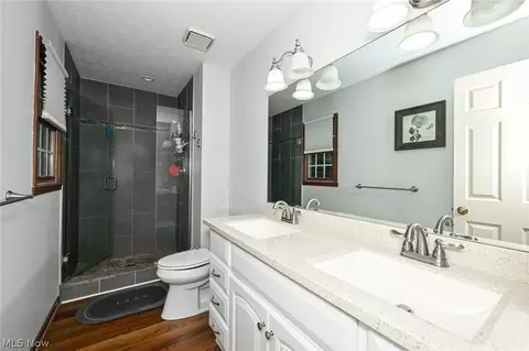 Bath - 5339 Ashby St NW, Canton, OH 44708 photo 2 of 6