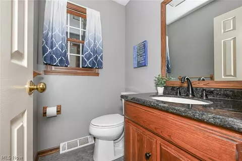 Bath - 5339 Ashby St NW, Canton, OH 44708 photo 1 of 6
