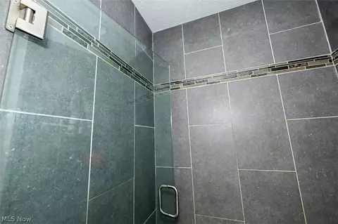 Bath - 5339 Ashby St NW, Canton, OH 44708 photo 3 of 6