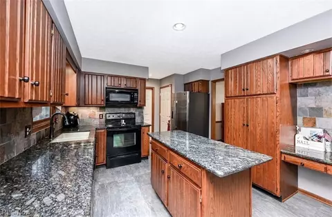 Kitchen - 5339 Ashby St NW, Canton, OH 44708 photo 5 of 7