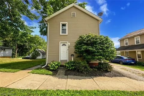 210 Pittsburgh St, Columbiana, OH 44408