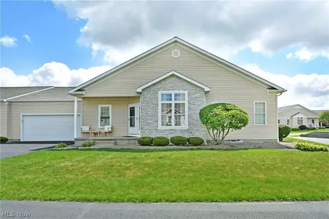 24 Abbington Dr NW, Warren, OH 44481