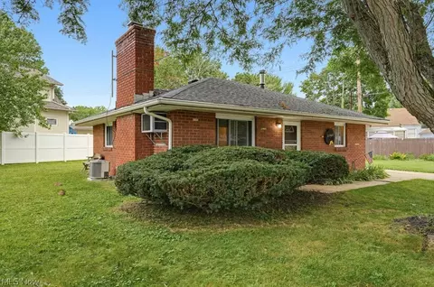 2568 9th Ct, Cuyahoga Falls, OH 44221