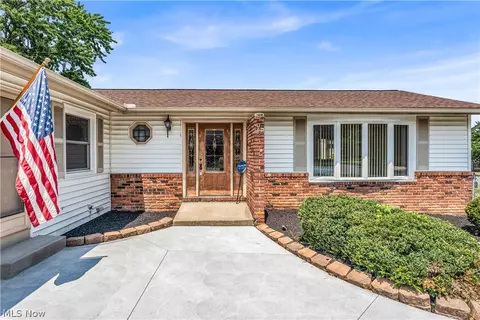 13574 Delaware Dr, Middleburg Heights, OH 44130