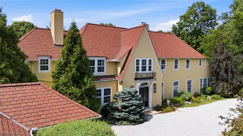 9913 Lake Shore Blvd, Bratenahl, OH 44108