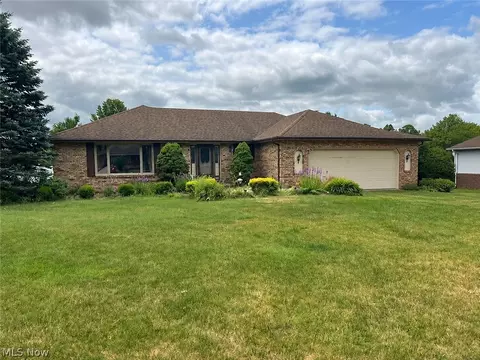 9761 Applewood Dr, North Royalton, OH 44133