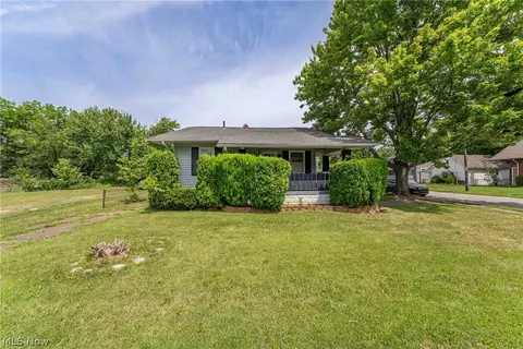 402 W 28th St, Lorain, OH 44055