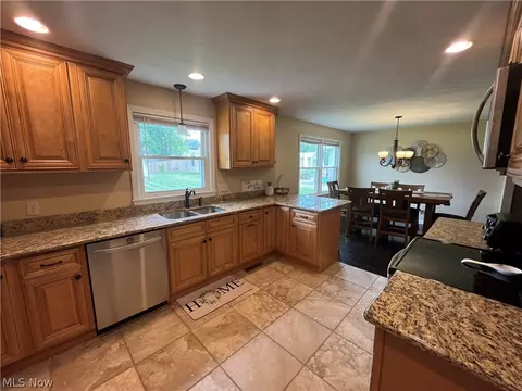 Kitchen - 6301 Apache Ln, Poland, OH 44514 photo 4 of 5
