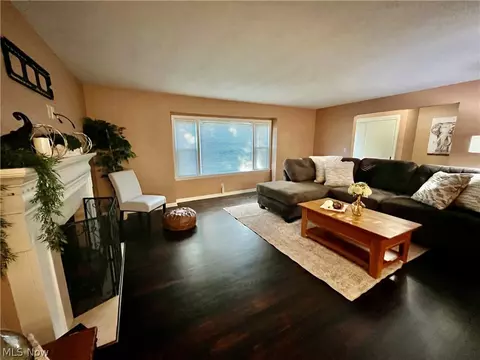 Living - 6301 Apache Ln, Poland, OH 44514 photo 2 of 2