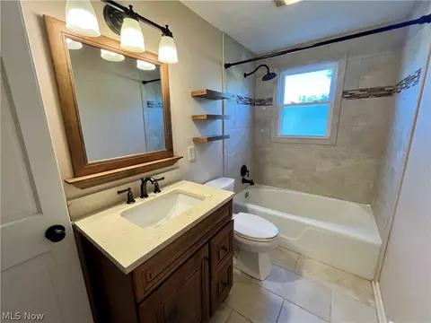 Bath - 6301 Apache Ln, Poland, OH 44514 photo 3 of 3