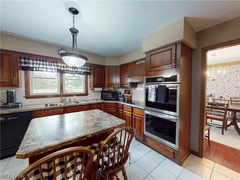 Kitchen - 126 Pepperdine Dr, Elyria, OH 44035 photo 5 of 6
