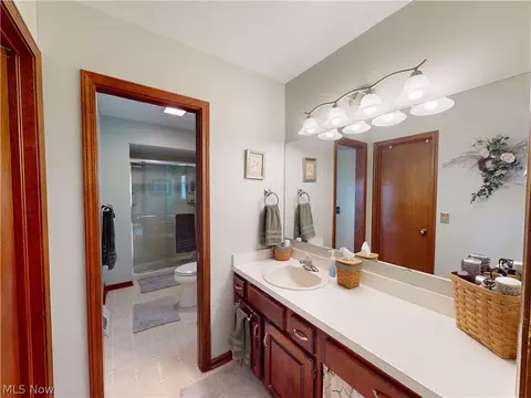 Bath - 126 Pepperdine Dr, Elyria, OH 44035 photo 2 of 7