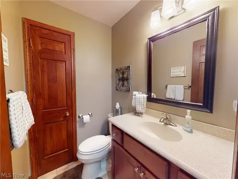 Bath - 126 Pepperdine Dr, Elyria, OH 44035 photo 1 of 7