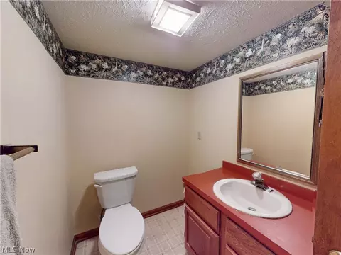 Bath - 126 Pepperdine Dr, Elyria, OH 44035 photo 7 of 7