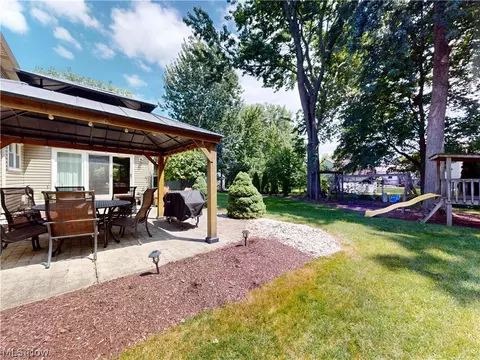 Exterior - 126 Pepperdine Dr, Elyria, OH 44035 photo 4 of 4