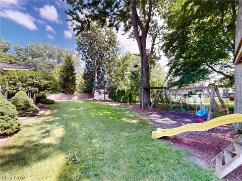 Exterior - 126 Pepperdine Dr, Elyria, OH 44035 photo 2 of 4