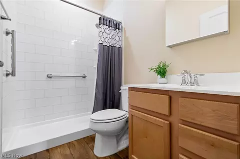 Bath - 611 Rundle St, Lagrange, OH 44050 photo 2 of 3