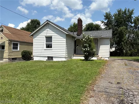 346 Plymouth Ave, Girard, OH 44420