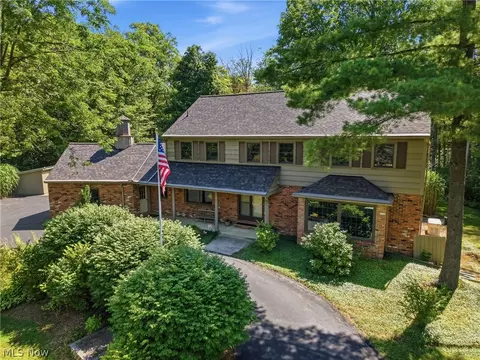 17953 Lost Trl, Chagrin Falls, OH 44023