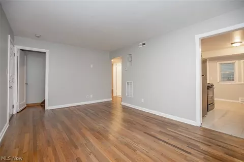660 E 260th St, Euclid, OH 44132 photo 5
