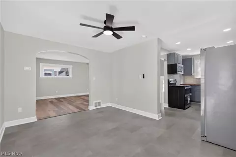 Entry Way - 5175 Arch Street St, Maple Heights, OH 44137 photo 2 of 4