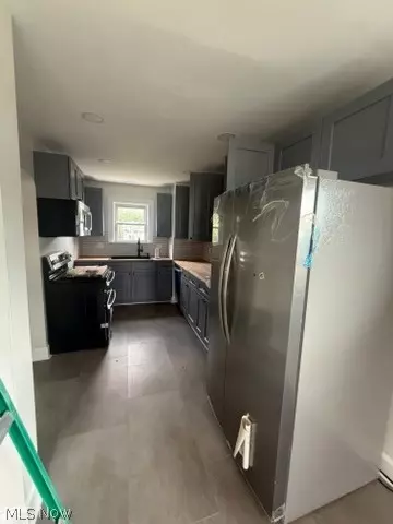 Entry Way - 5175 Arch Street St, Maple Heights, OH 44137 photo 5 of 9