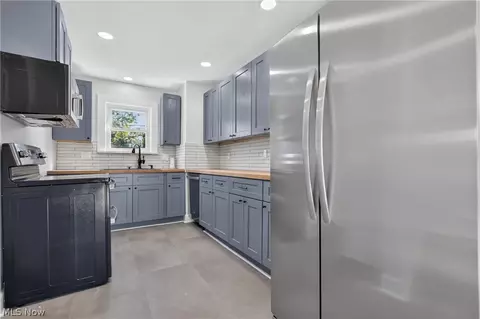 Kitchen - 5175 Arch Street St, Maple Heights, OH 44137 photo 4 of 5