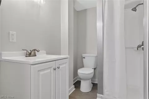 Bath - 5175 Arch Street St, Maple Heights, OH 44137 photo 2 of 3