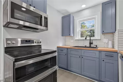 Kitchen - 5175 Arch Street St, Maple Heights, OH 44137 photo 5 of 5