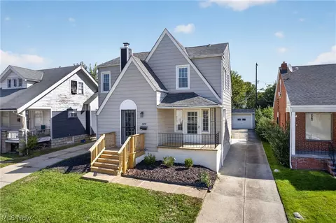 Exterior - 5175 Arch Street St, Maple Heights, OH 44137 photo 2 of 6