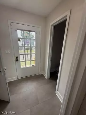 Entry Way - 5175 Arch Street St, Maple Heights, OH 44137 photo 1 of 9