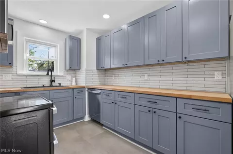 Kitchen - 5175 Arch Street St, Maple Heights, OH 44137 photo 3 of 5