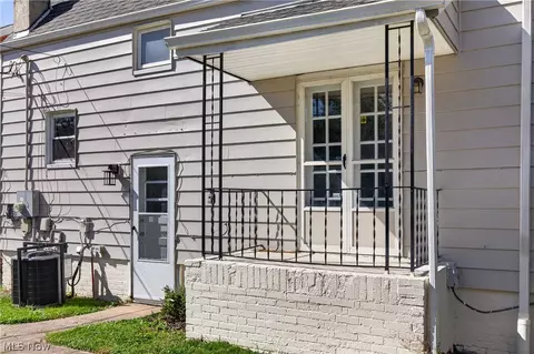 Exterior - 5175 Arch Street St, Maple Heights, OH 44137 photo 5 of 6