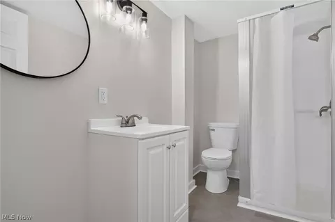 Bath - 5175 Arch Street St, Maple Heights, OH 44137 photo 1 of 3